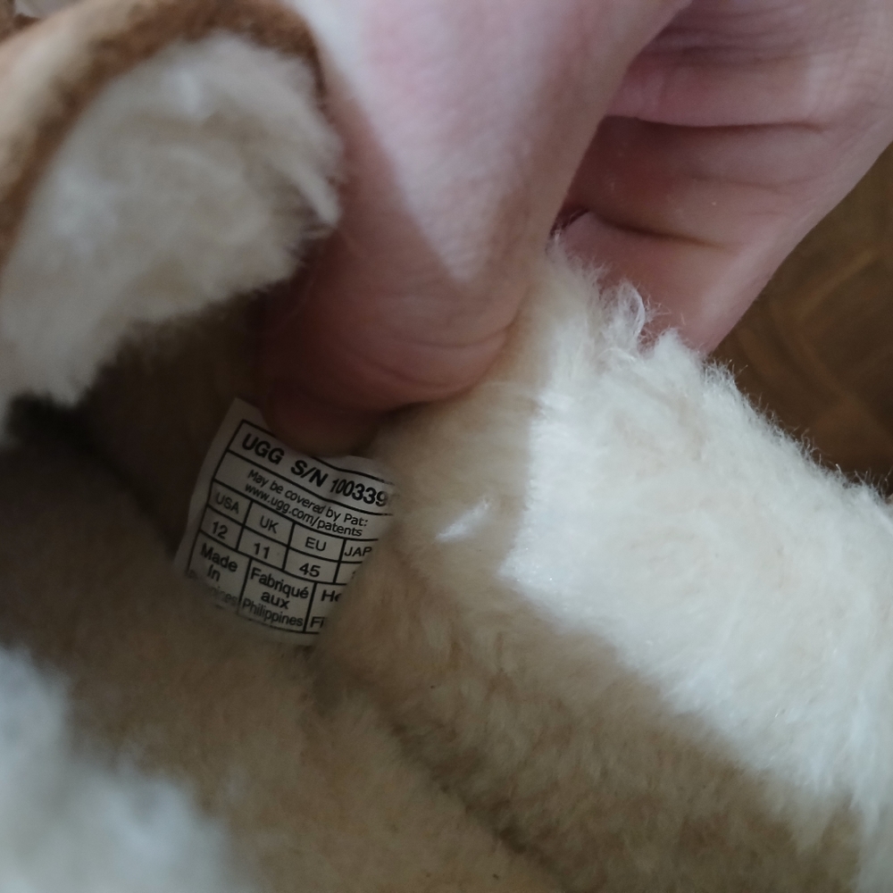 🆕️ UGG Slippers - Picture 5 of 9
